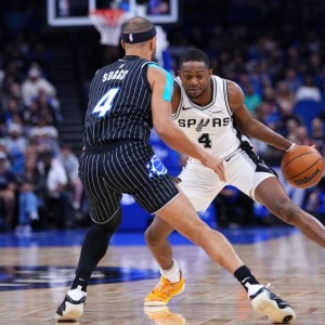 福克斯31+5+5罚球准绝杀！马刺险胜魔术9战7胜 小瓦丢扳平球